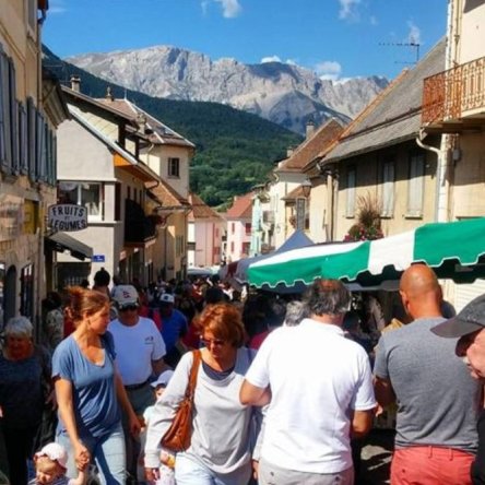 Le marché du lundi à Saint-Bonnet-en-Champsaur